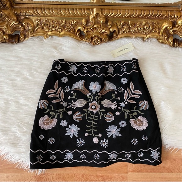 Mi Ami Dresses & Skirts - Mi Ami Francesca’s Floral Embroidered Skirt